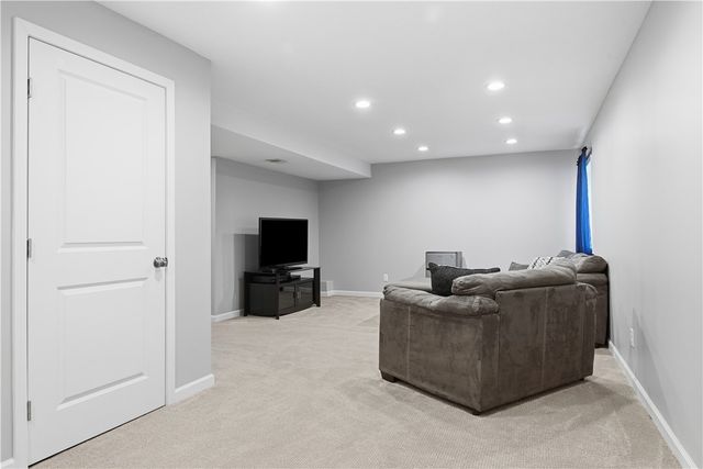2704 Pittsburgh, Franklin Park, PA 15143