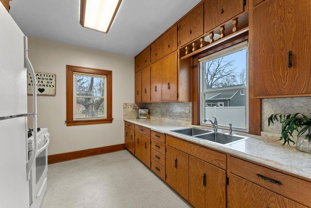 201 3rd Street S, Raymond, MN 56282