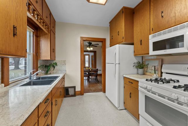 201 3rd Street S, Raymond, MN 56282