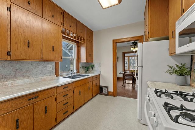 201 3rd Street S, Raymond, MN 56282