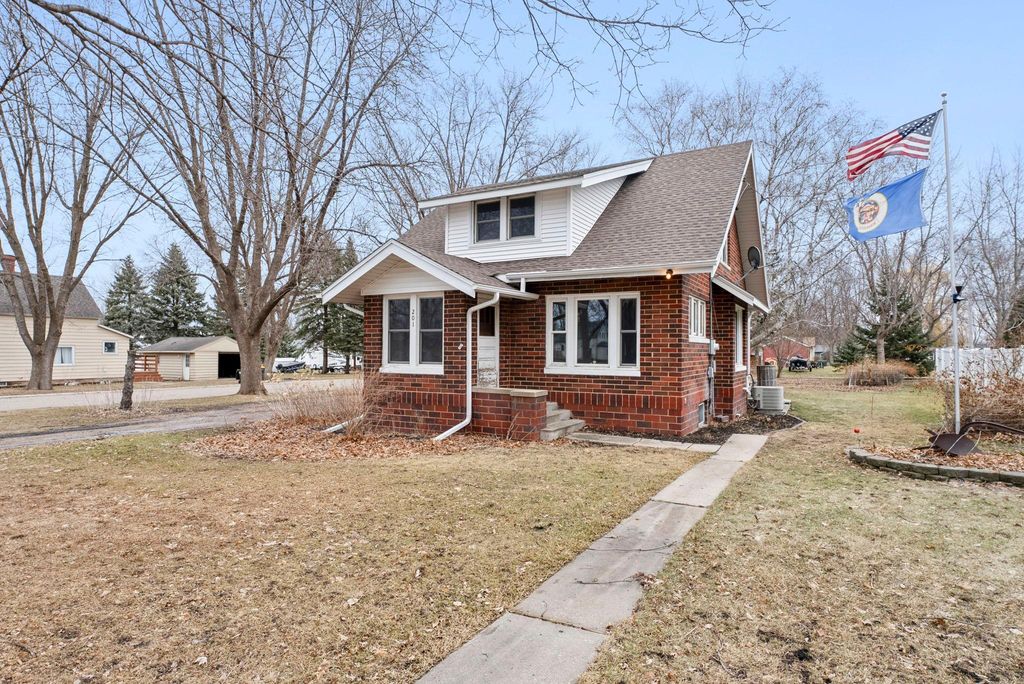 201 3rd Street S, Raymond, MN 56282
