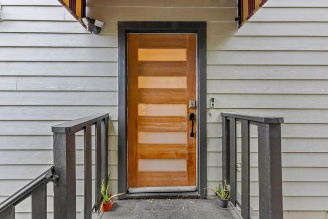 3320 Robinson Drive, Oakland, CA 94602