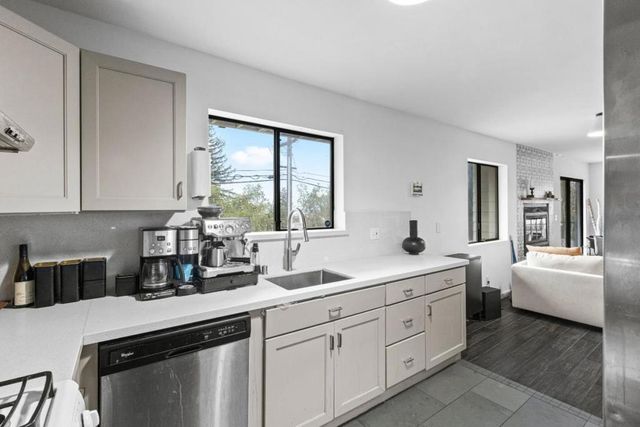 3320 Robinson Drive, Oakland, CA 94602