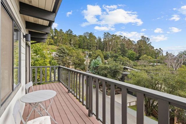 3320 Robinson Drive, Oakland, CA 94602