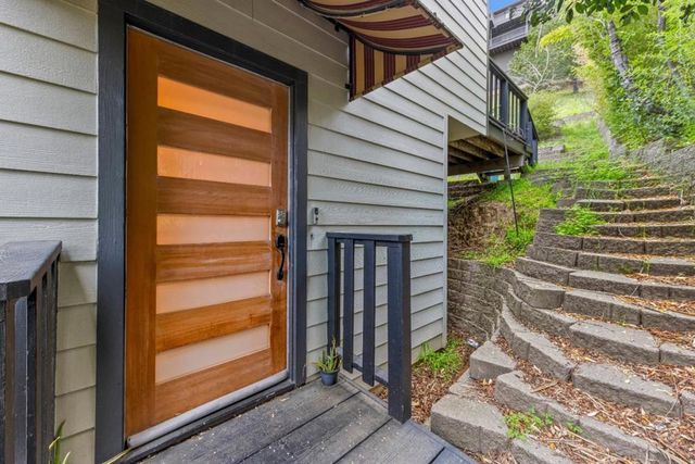 3320 Robinson Drive, Oakland, CA 94602