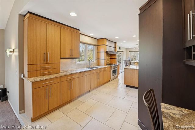 25797 Arcadia Drive, Novi, MI 48374