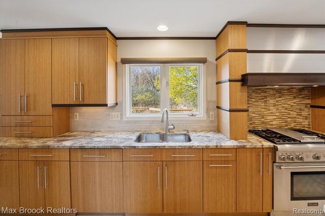 25797 Arcadia Drive, Novi, MI 48374