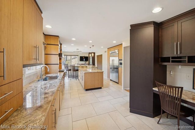 25797 Arcadia Drive, Novi, MI 48374