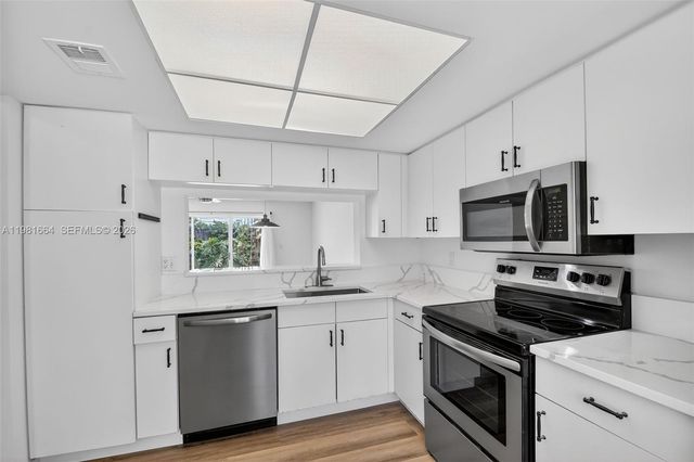 101 E Half Moon Cir B, Hypoluxo, FL 33462