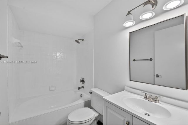 101 E Half Moon Cir B, Hypoluxo, FL 33462