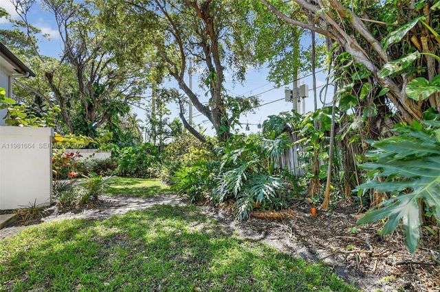 101 E Half Moon Cir B, Hypoluxo, FL 33462