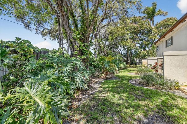 101 E Half Moon Cir B, Hypoluxo, FL 33462