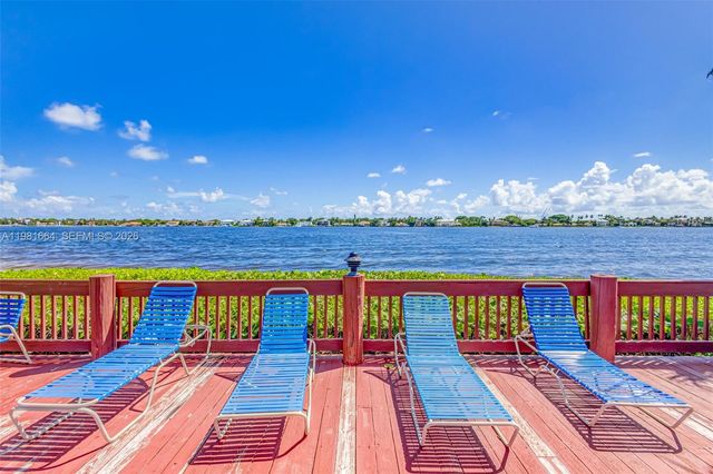 101 E Half Moon Cir B, Hypoluxo, FL 33462