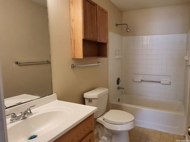 8934 Branding Fld, San Antonio, TX 78240