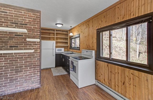 8087 2nd Drive SW, Bowerston, OH 44695