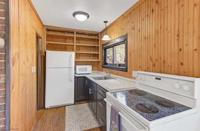 8087 2nd Drive SW, Bowerston, OH 44695