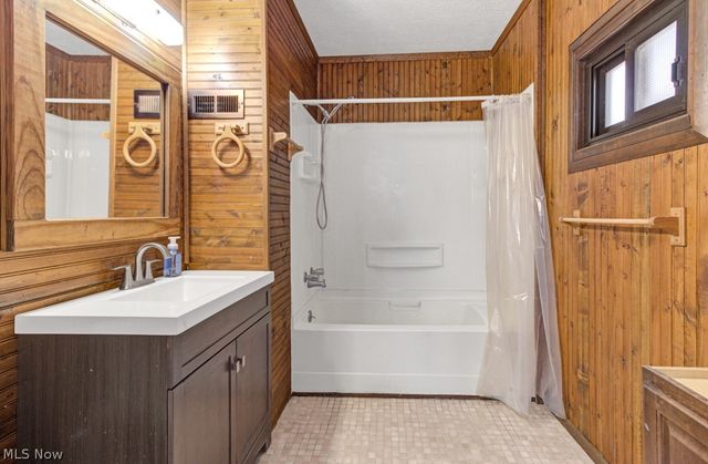 8087 2nd Drive SW, Bowerston, OH 44695