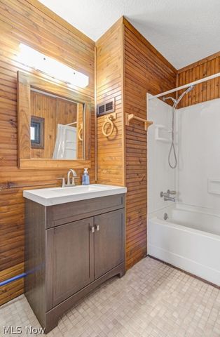 8087 2nd Drive SW, Bowerston, OH 44695