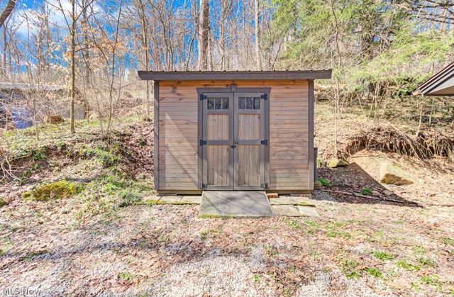 8087 2nd Drive SW, Bowerston, OH 44695