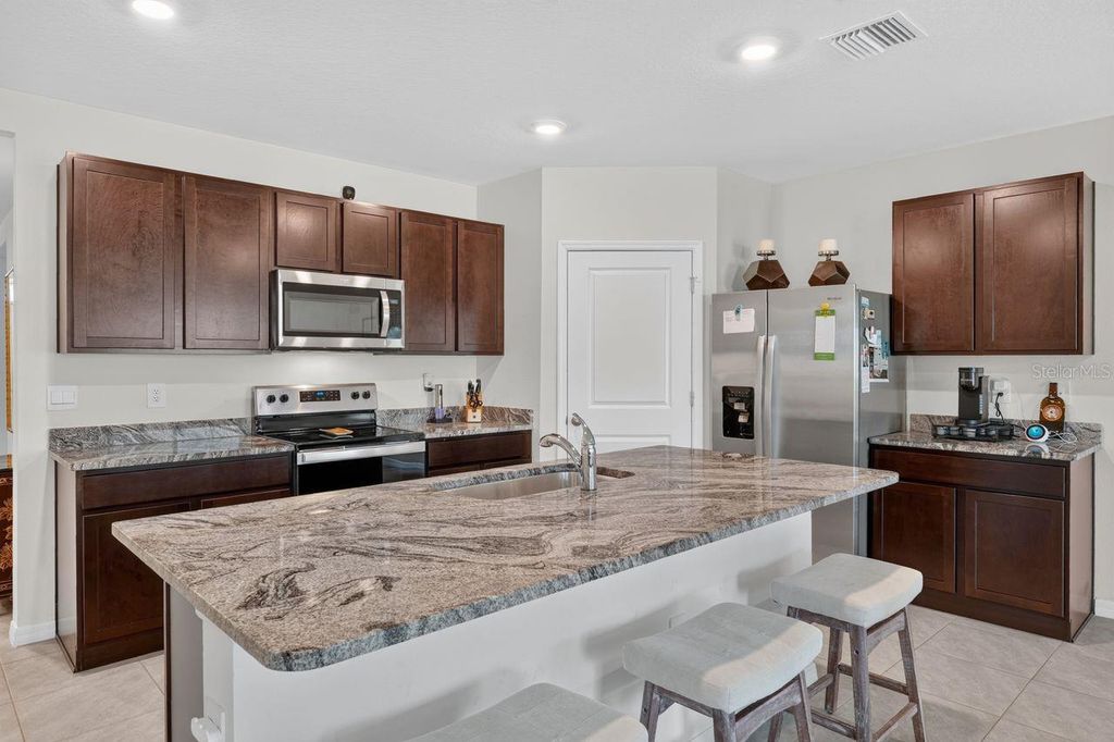 Image 6 of property listing at 17709 CANOPY PLACE, Bradenton, FL 34211