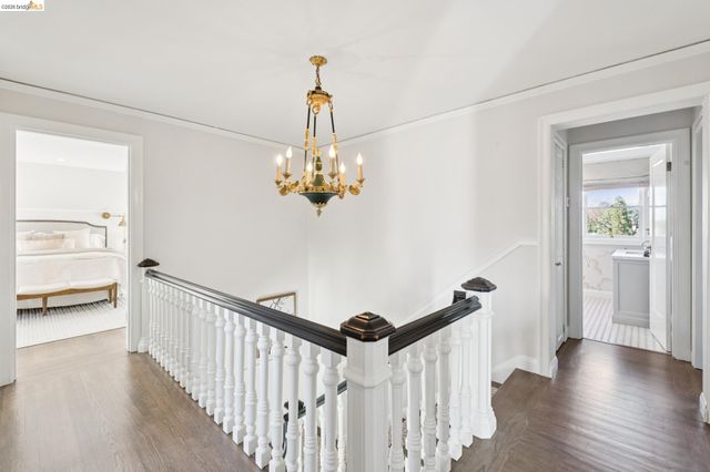 906 Paramount Rd, Oakland, CA 94610