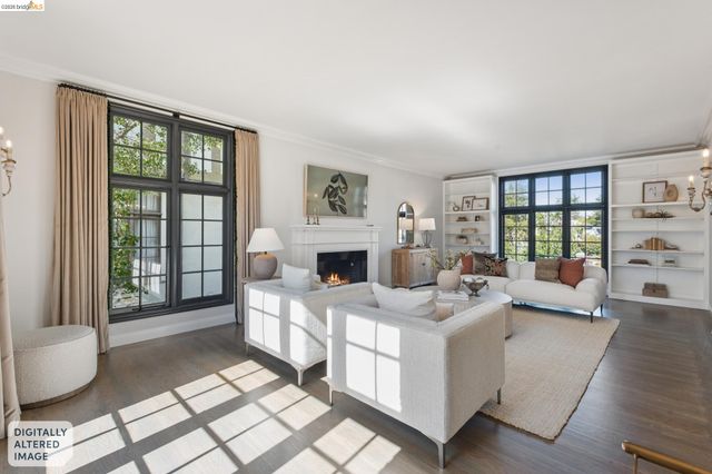 906 Paramount Rd, Oakland, CA 94610