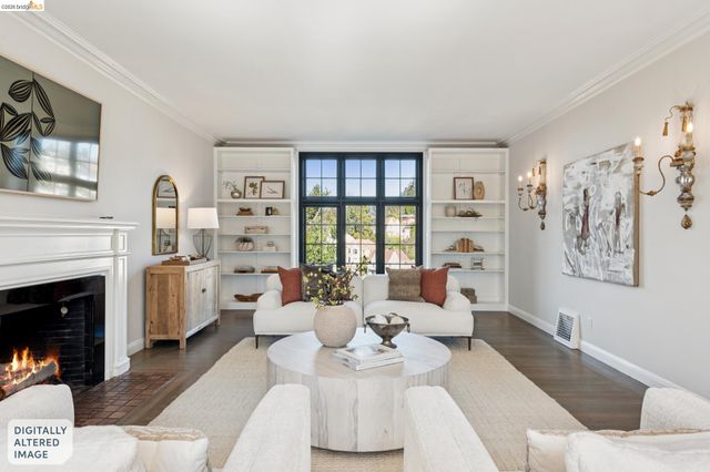 906 Paramount Rd, Oakland, CA 94610