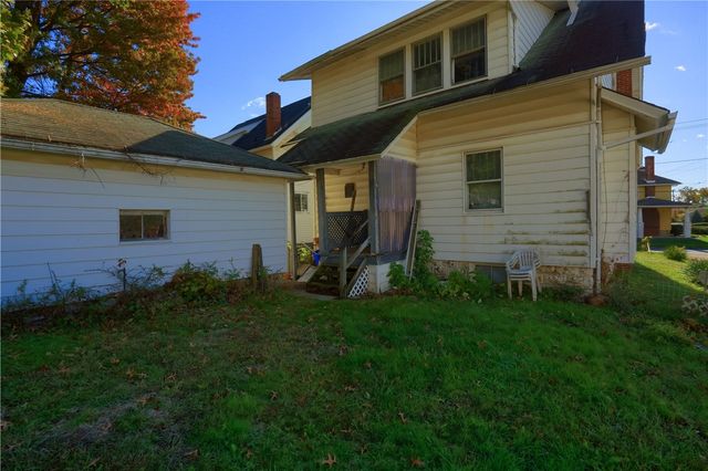 18 W Moody Ave, New Castle, PA 16101