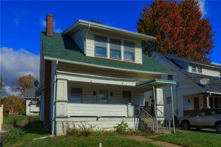 18 W Moody Ave, New Castle, PA 16101
