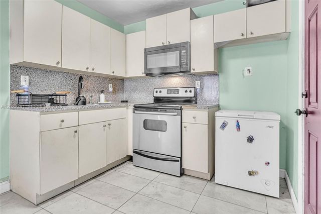 1021 NW 23rd Road, Fort Lauderdale, FL 33311