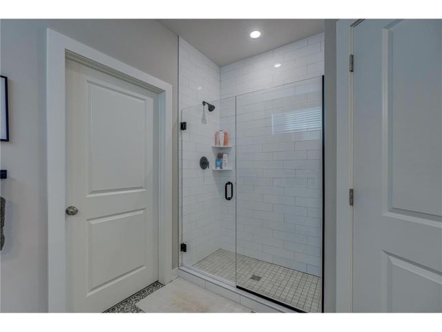 7582 Oak Hill Road, Woodbury, MN 55129