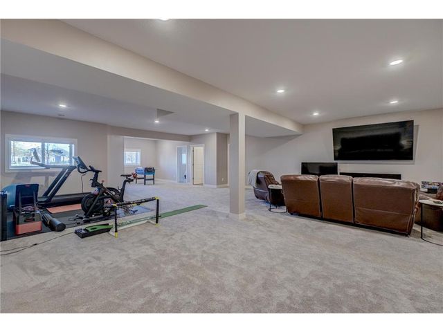 7582 Oak Hill Road, Woodbury, MN 55129