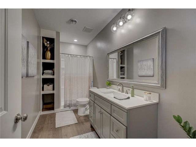 7582 Oak Hill Road, Woodbury, MN 55129