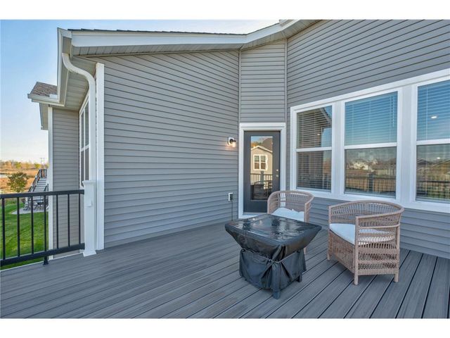 7582 Oak Hill Road, Woodbury, MN 55129