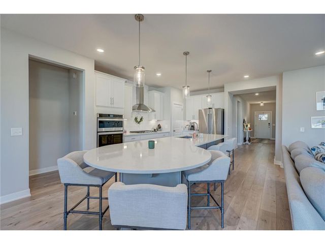 7582 Oak Hill Road, Woodbury, MN 55129