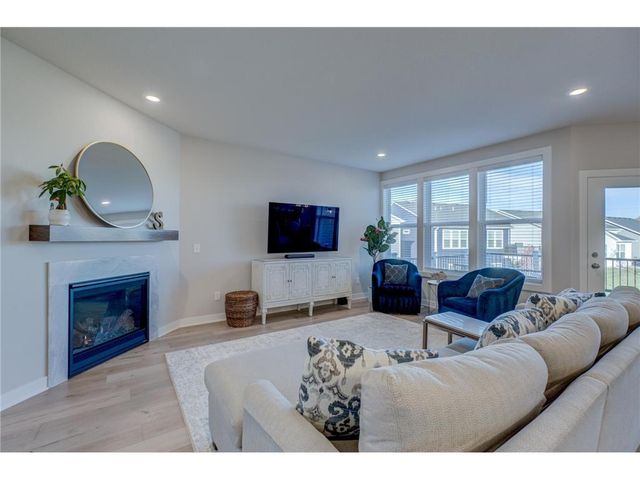 7582 Oak Hill Road, Woodbury, MN 55129