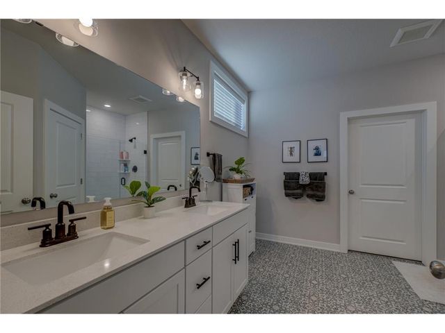 7582 Oak Hill Road, Woodbury, MN 55129