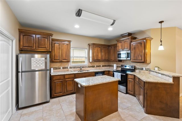 7646 Granite Dr, Corpus Christi, TX 78414