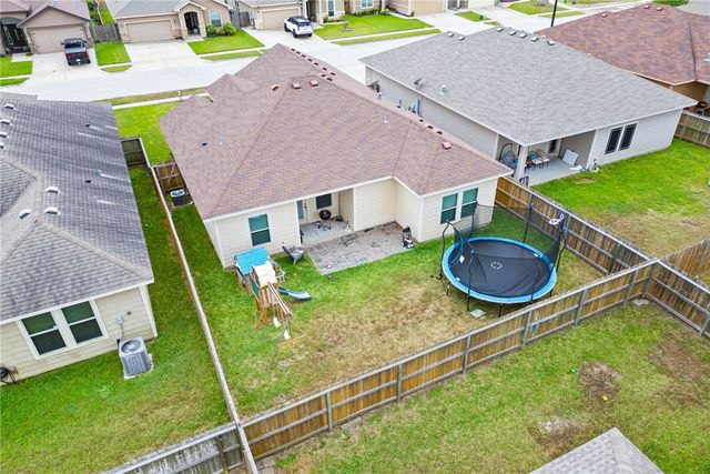 7646 Granite Dr, Corpus Christi, TX 78414