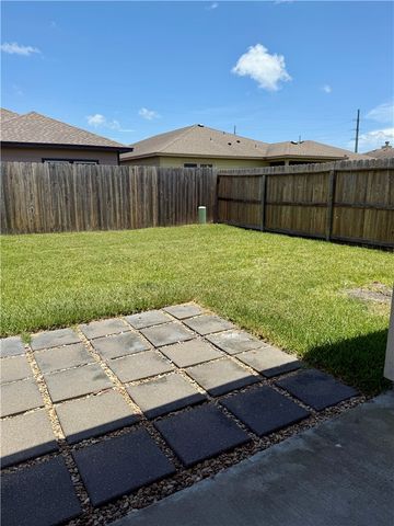 7646 Granite Dr, Corpus Christi, TX 78414