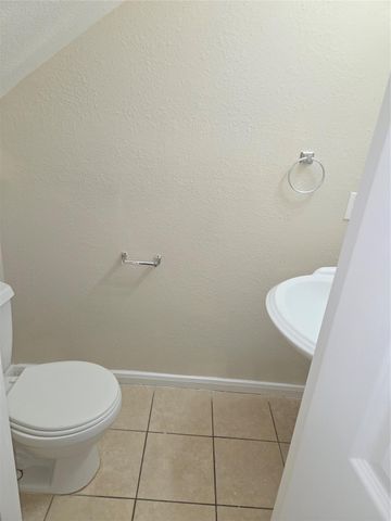 10015 Wiloak Street B, Houston, TX 77078