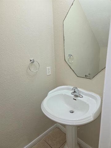 10015 Wiloak Street B, Houston, TX 77078