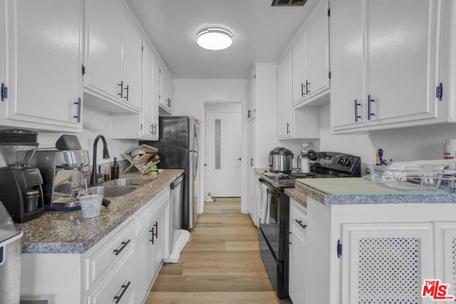 8011 Romaine Street, Los Angeles, CA 90046