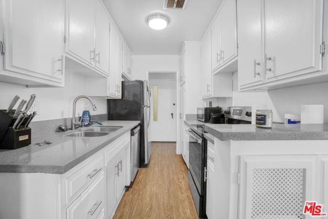 8011 Romaine Street, Los Angeles, CA 90046