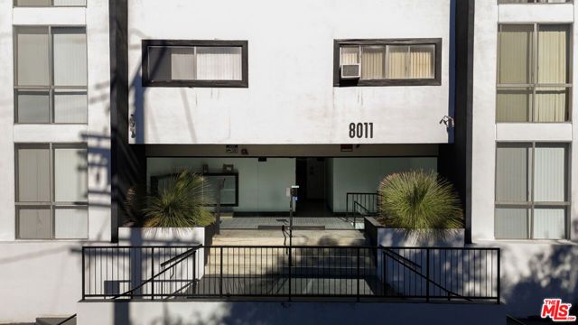 8011 Romaine Street, Los Angeles, CA 90046
