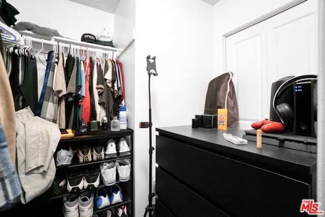 8011 Romaine Street, Los Angeles, CA 90046