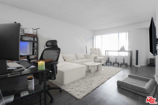 8011 Romaine Street, Los Angeles, CA 90046