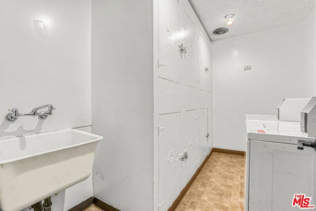 8011 Romaine Street, Los Angeles, CA 90046