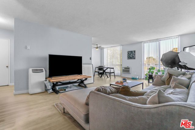 8011 Romaine Street, Los Angeles, CA 90046