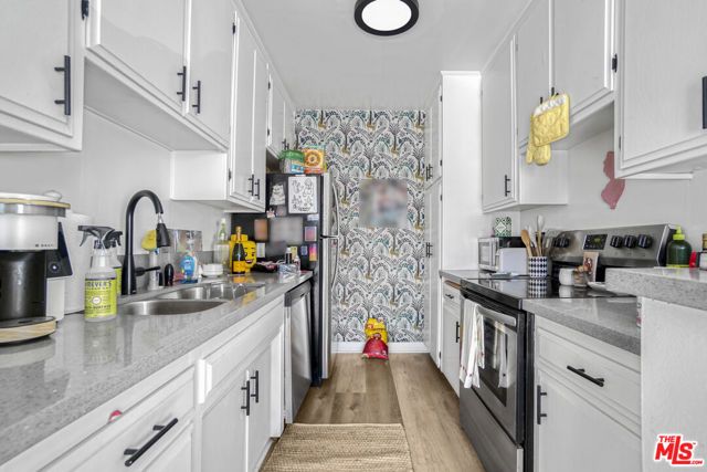 8011 Romaine Street, Los Angeles, CA 90046